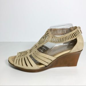 Earth Caraway Womens Sz 10 B Suede Leather Wedge Sandals